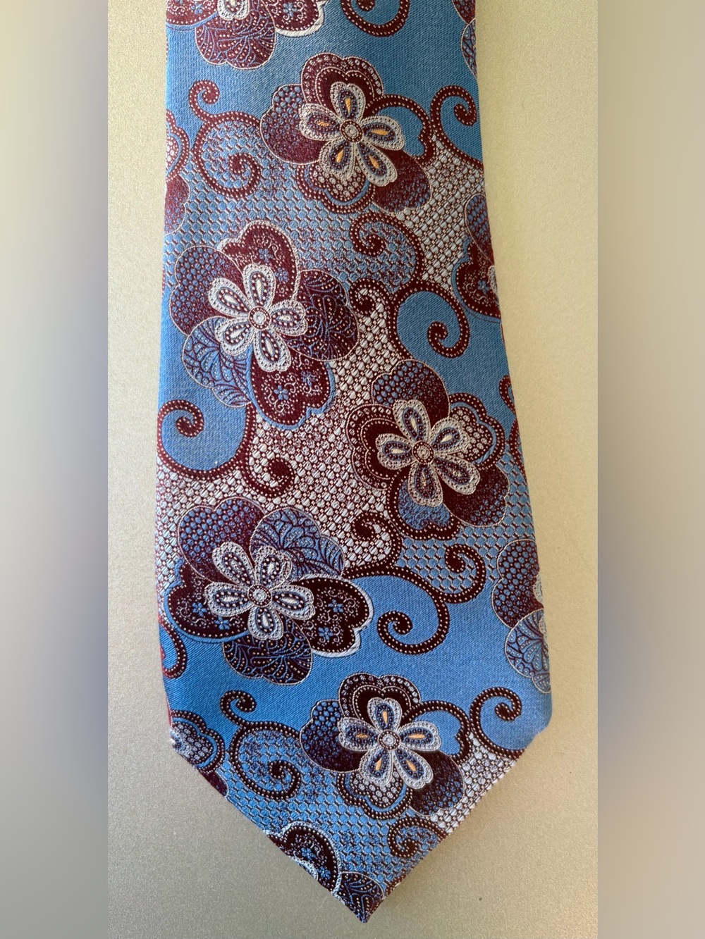 NWT Ermenegildo Zegna 100% Silk Blue Tie w/ Burgundy & Light Pink Floral Pattern